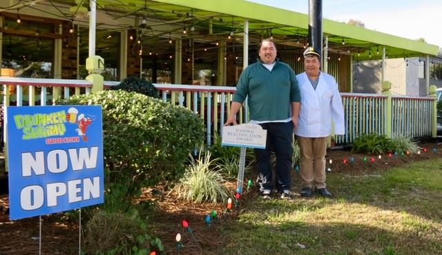 Drunken Shrimp Seafood Kitchen accepts Seasonal Beautification Award