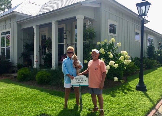 photo of Butch, Donna and Bosley Bass receiving the Beautification Award