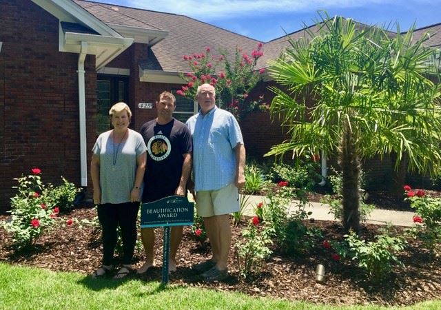 photo of Miro Hastik receiving the Beautification Award