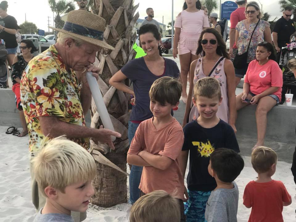 kids waiting for balloon animals