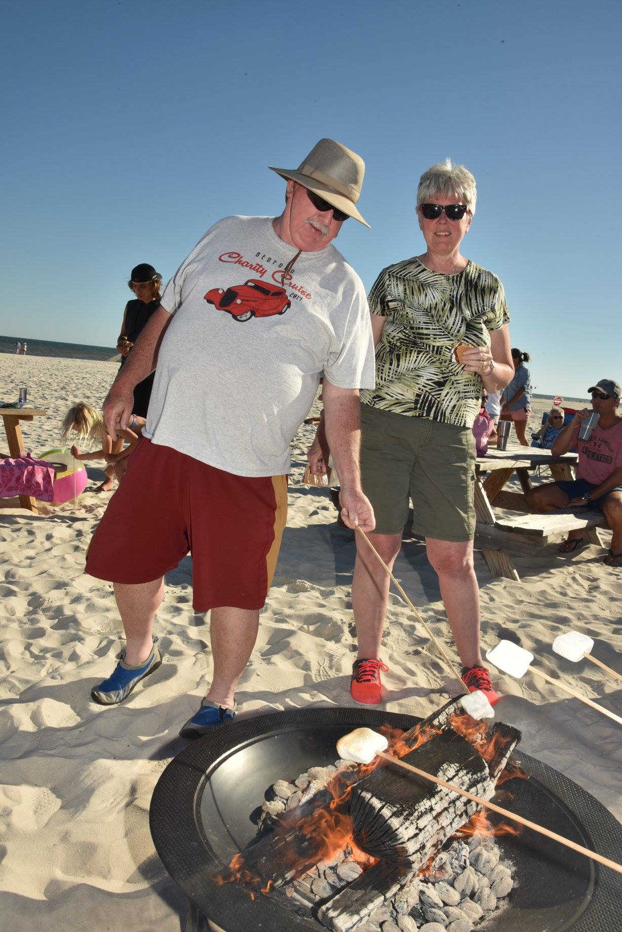 couple making smores