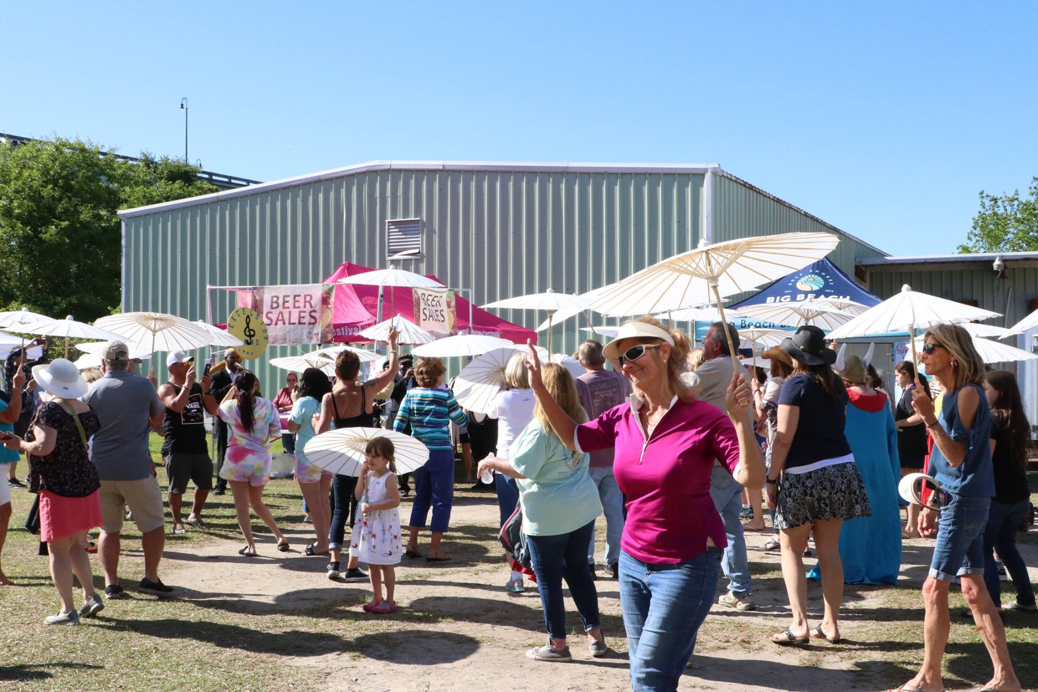 photo of the crowd listening to zydeco music