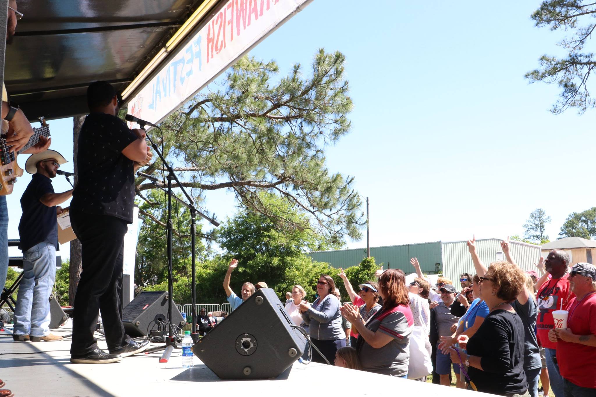 photo of the crowd listening to zydeco music