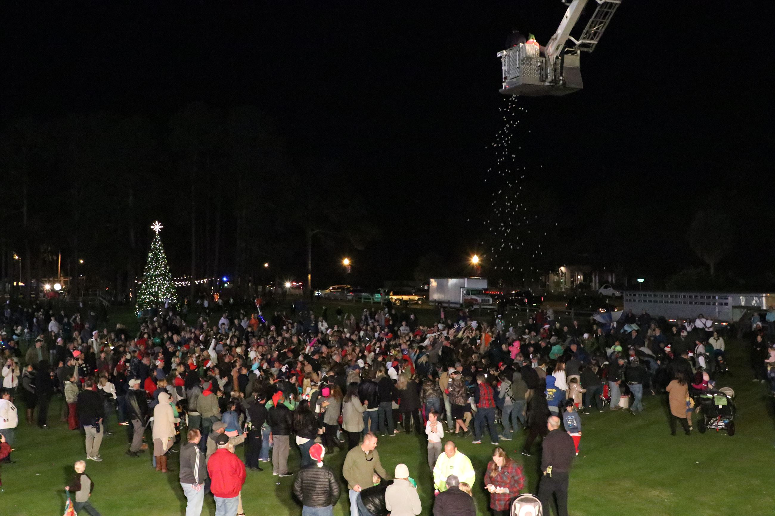 people participating in the snowball drop