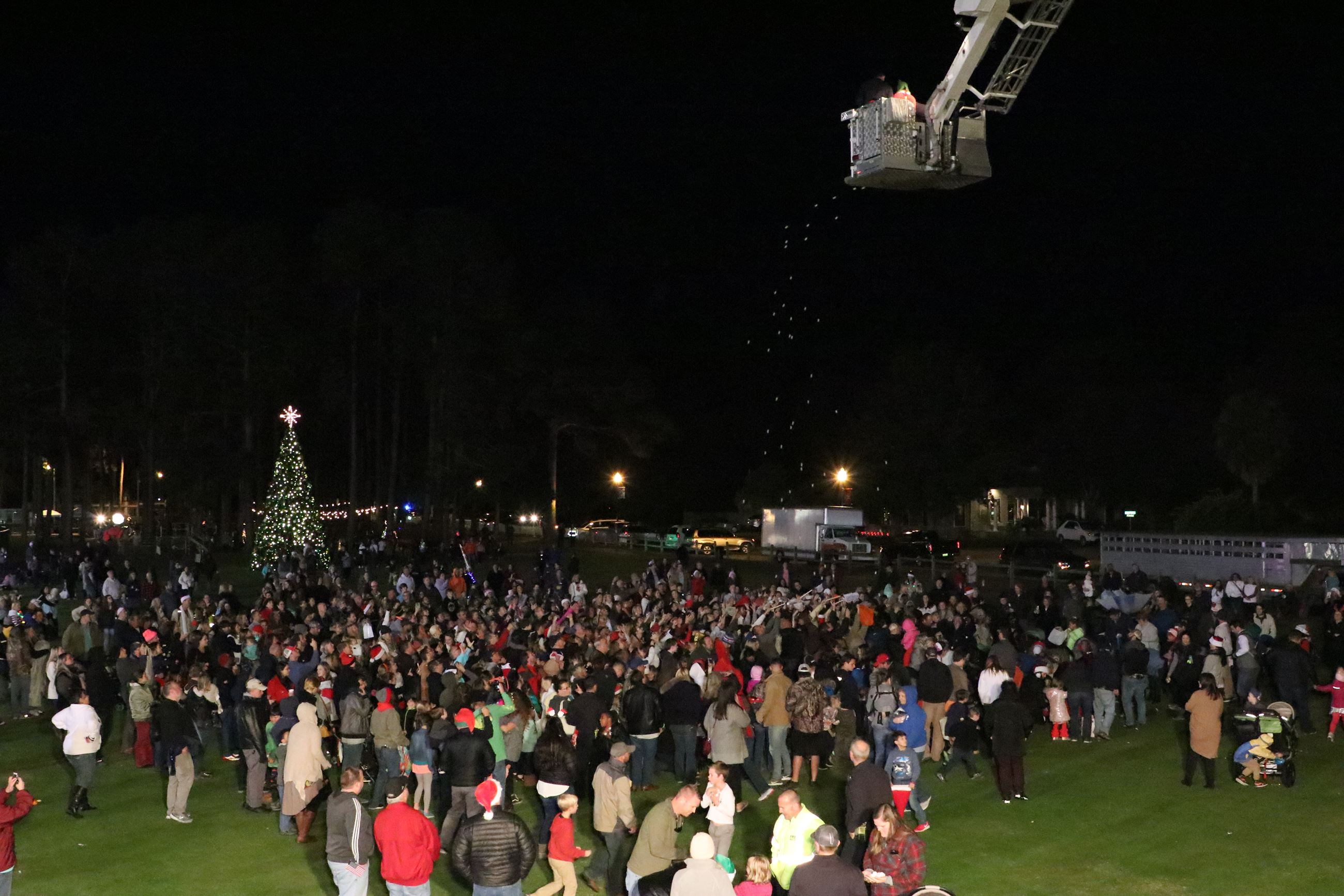 people participating in the snowball drop