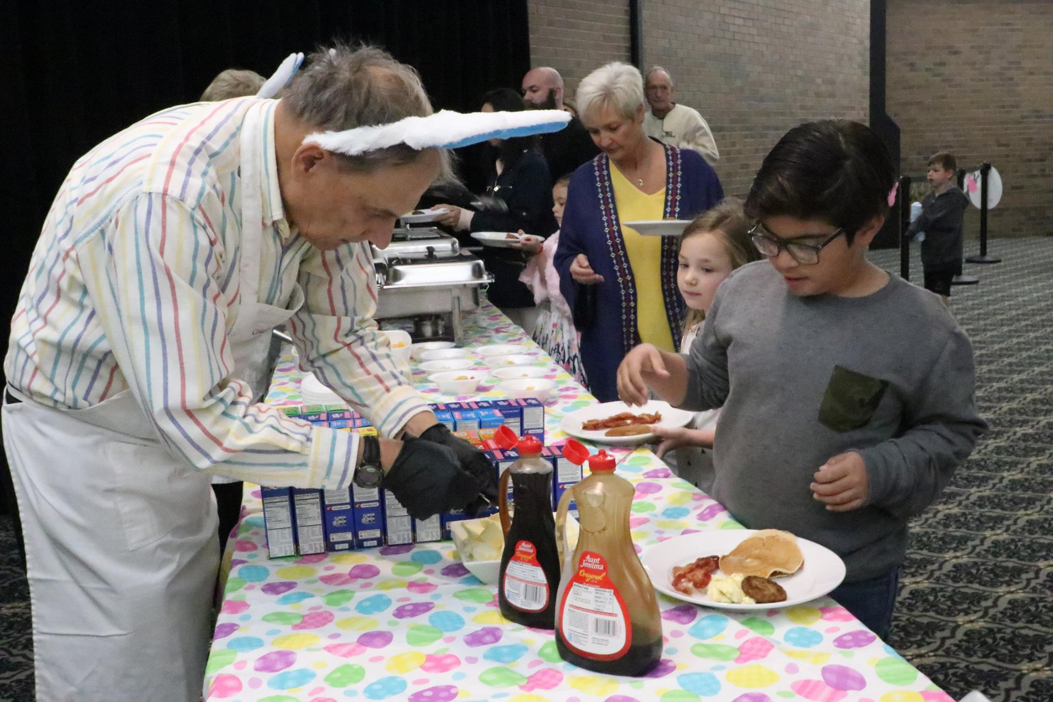 staff serving breakfast